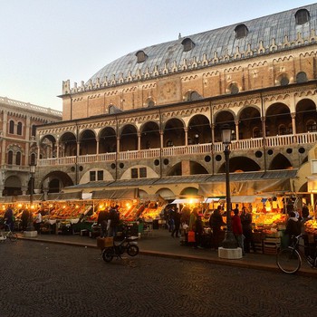 #saturday #evening in #piazzadellerbe #Padua #igerspadova