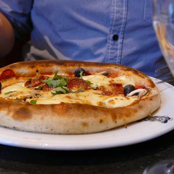 Where to go for a #Neapolitan #Pizza with #friends? #London apparently, #DaMario #kensington   #good #food #pizzanapoletana
