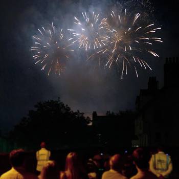 #LordMayor #fireworks in #norwich, from its iconic #castle   rarely seen such a crowded city center! #night #norfolk @igersnorwich @norwichlanes @theforumnorwich